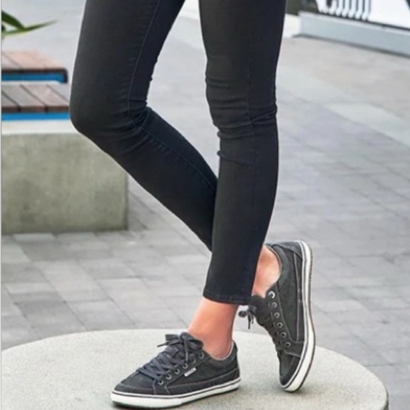 Taos Moc Star MST-13482A, grey, arch support sole, size 6.5 - Picture 2 of 14